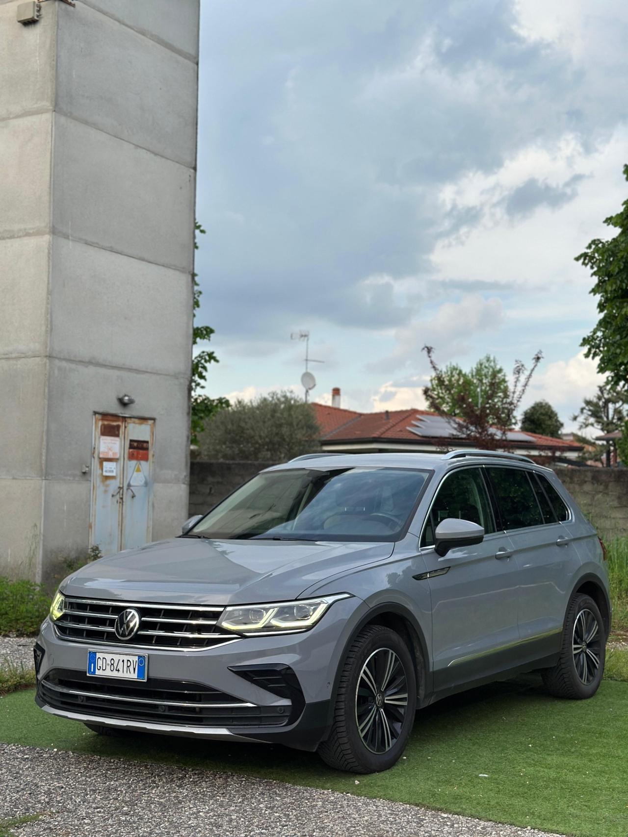 Volkswagen Tiguan 2.0 TDI 150 CV SCR DSG R-Line