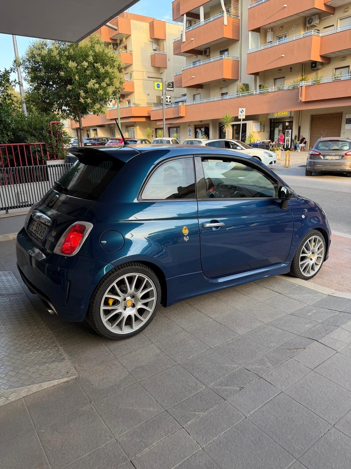 Abarth 500 1.4 Turbo T-Jet TRIBUTO FERRARI