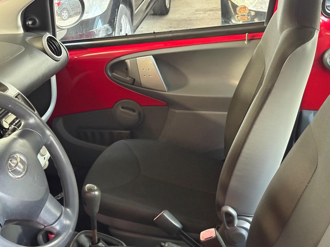 Toyota Aygo 1.0 12V VVT-i 5 porte Deep Ocean Connect