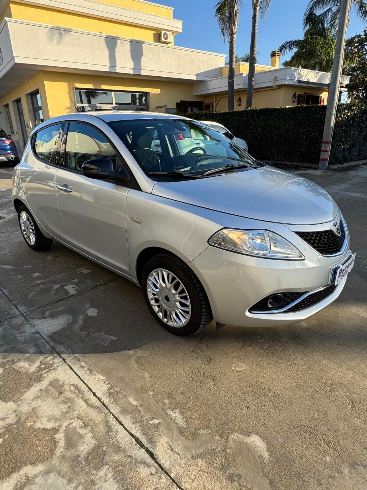 Lancia Ypsilon 1.2 69 CV 5 porte Gold