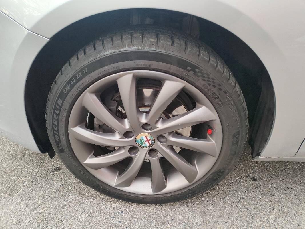 Alfa Romeo Giulietta Giulietta III 2012 - 2.0 jtdm Progression CL 140cv