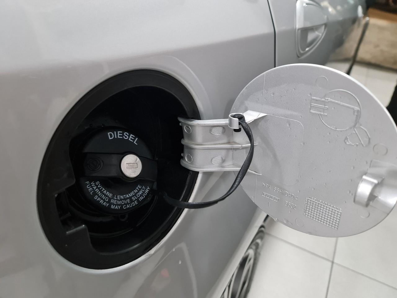 Fiat Punto Evo 1.6 Mjt DPF*Navigat.*Pelle*Cruise*PDC