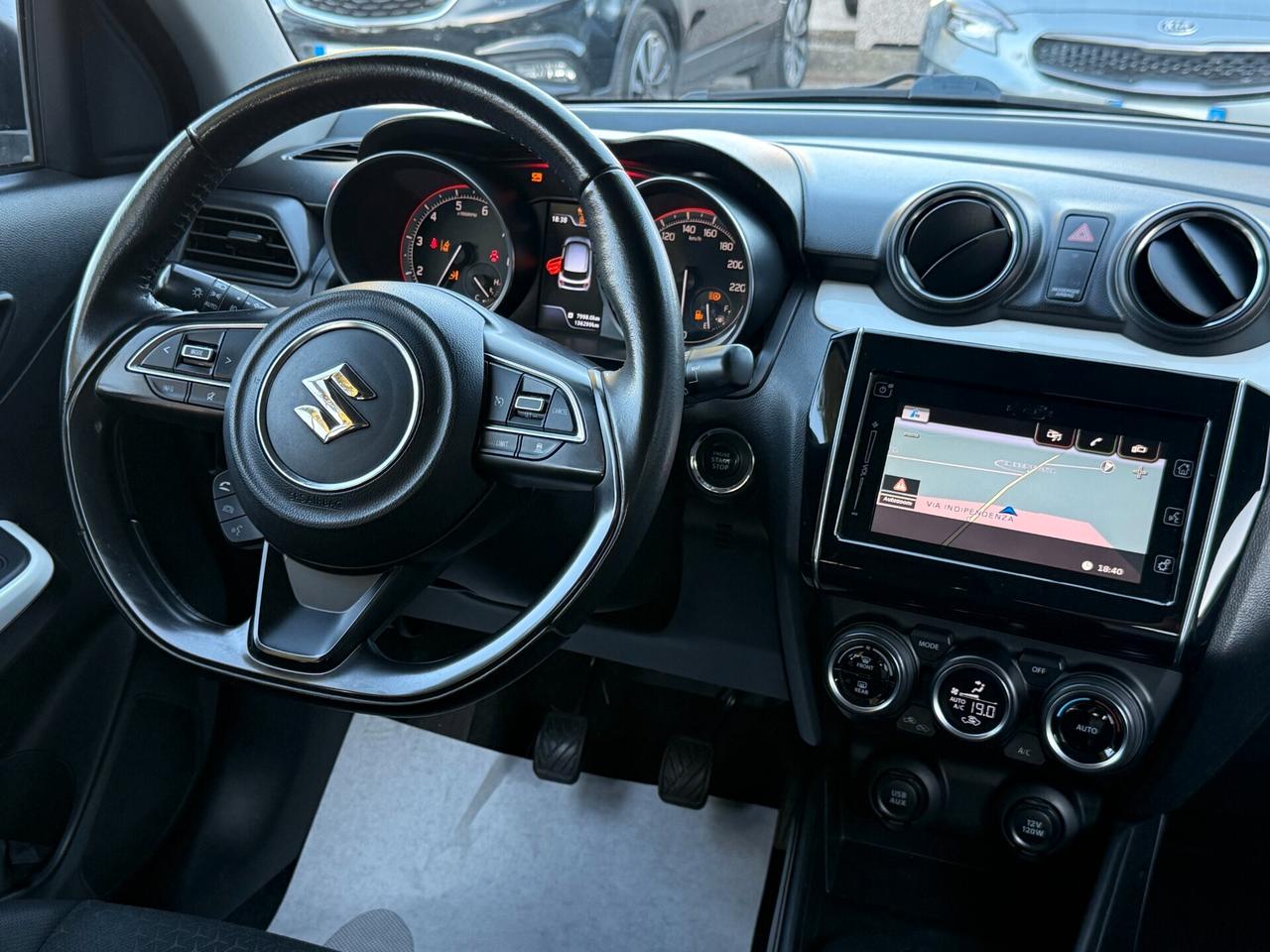 "UNA CHICCA" Suzuki Swift 1.2 Hybrid Top + GPL