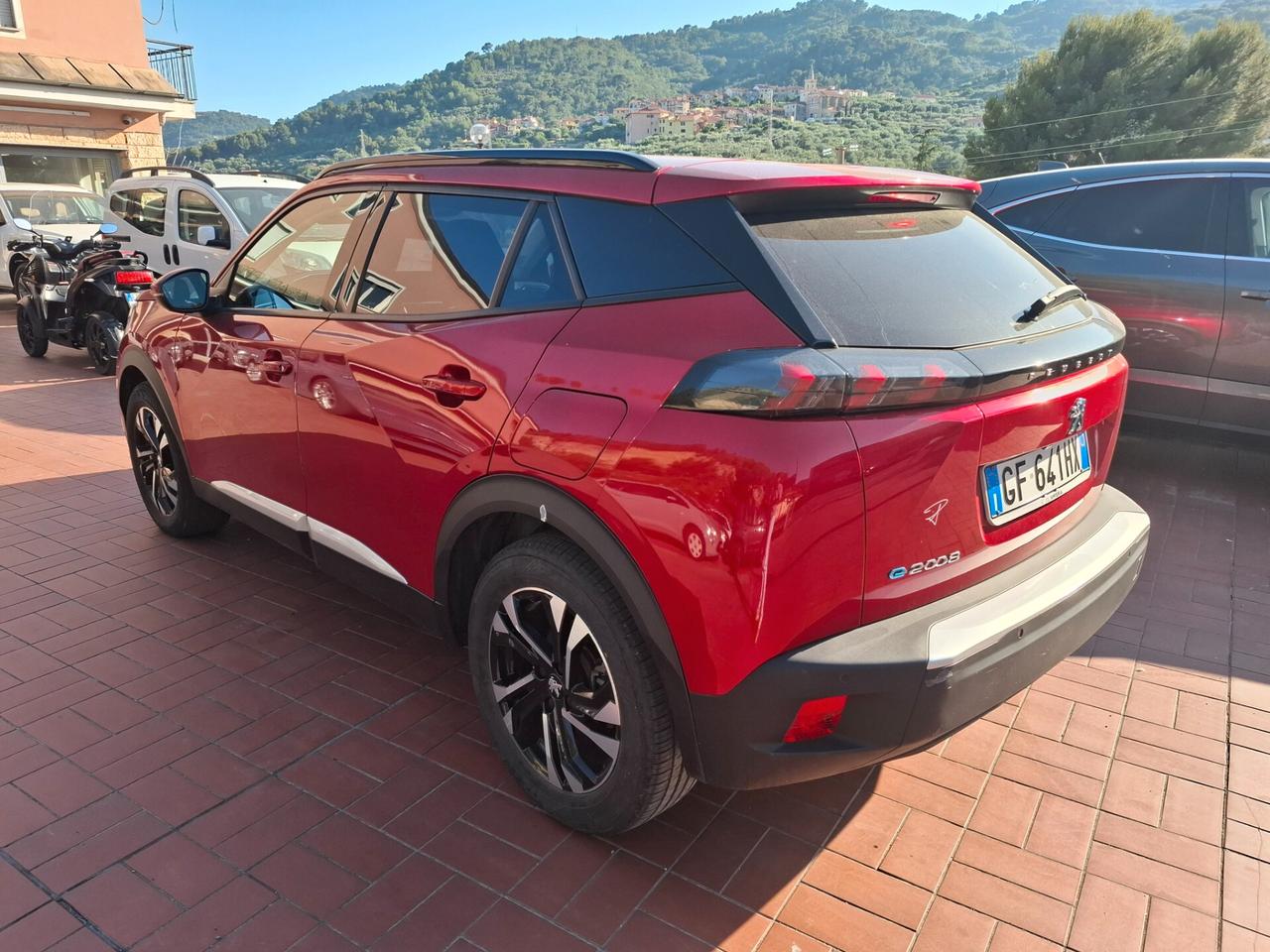 Peugeot 2008 motore elettrico 136 CV Allure