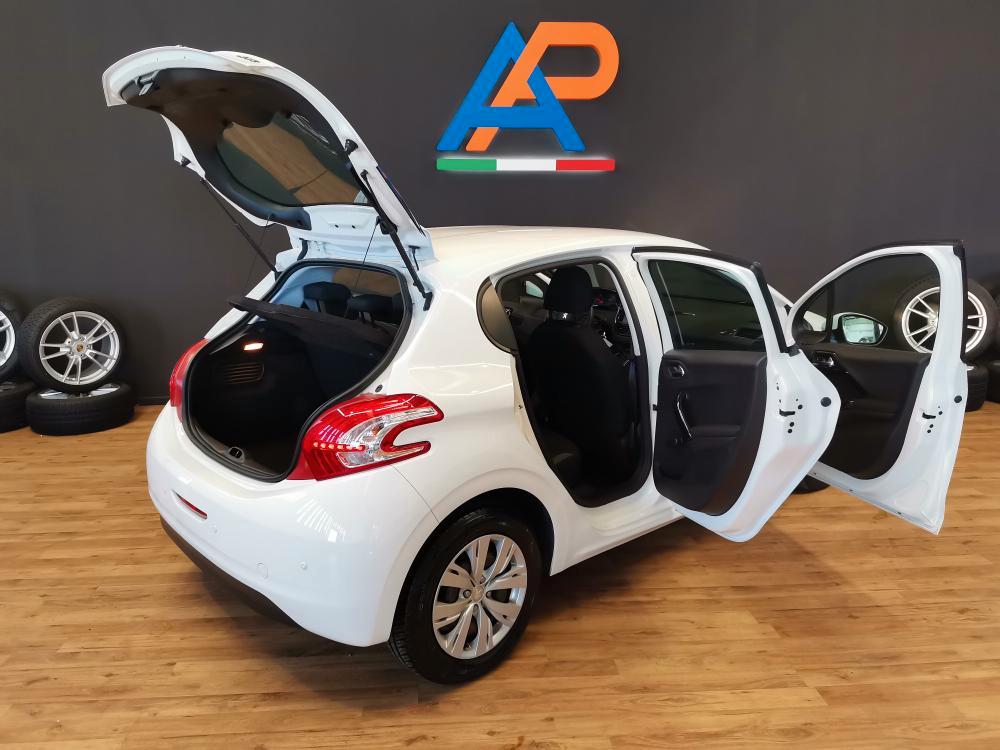 Peugeot 208 5 Porte 208 5p 1.4 hdi 8v Allure