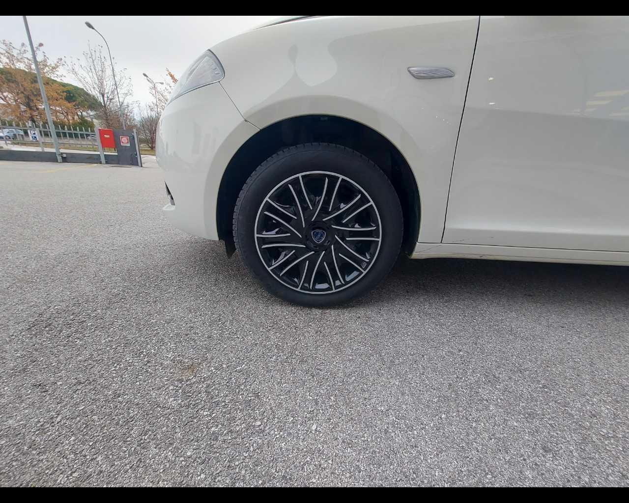 LANCIA Ypsilon 3ª serie - Ypsilon 1.0 FireFly 5 porte S&S Hybrid Gold