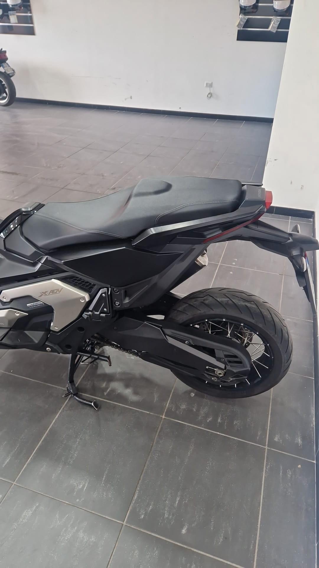 Honda X-ADV 750 BASE