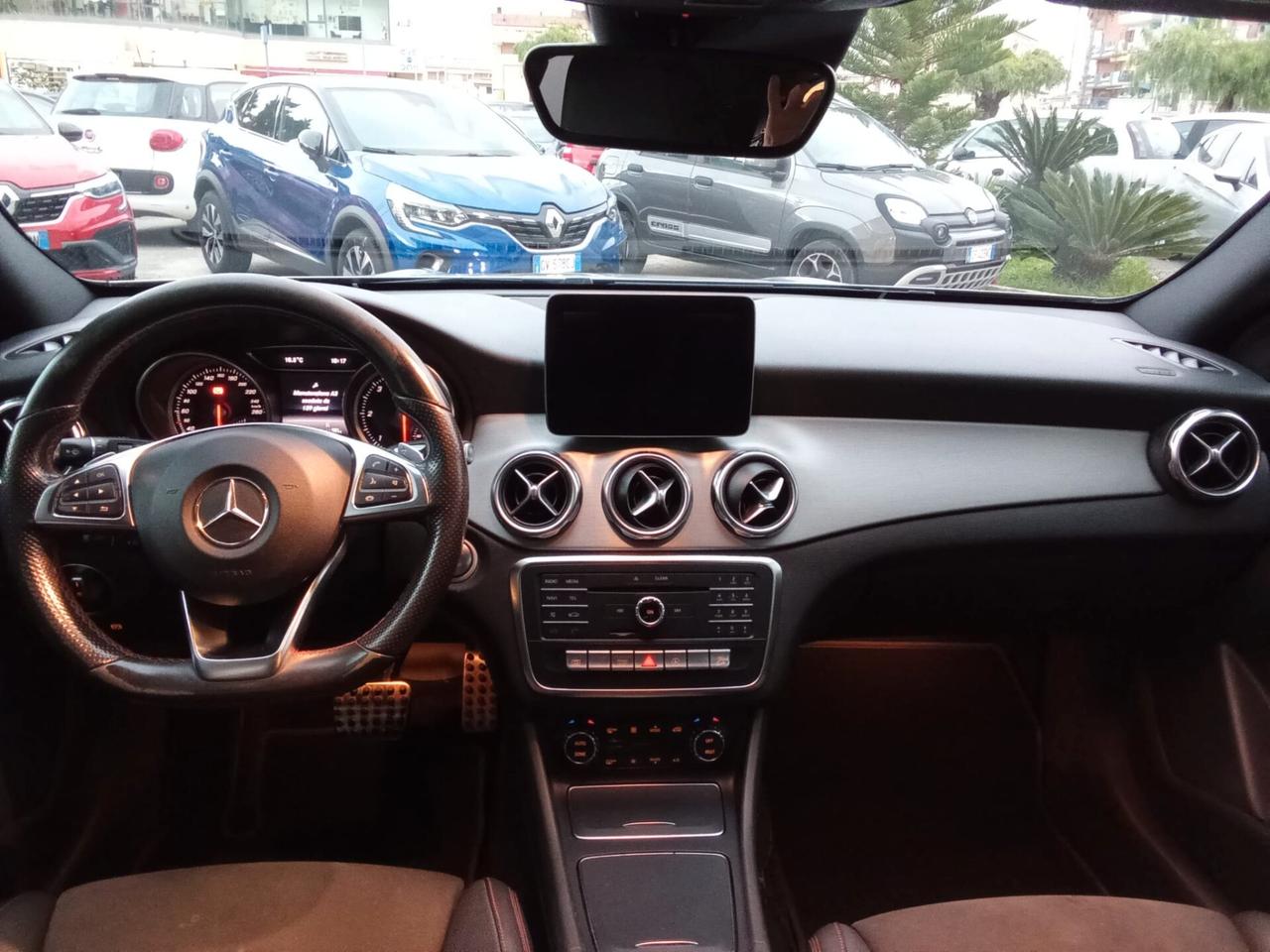 MERCEDES GLA 200D 4 MATIC PREMIUM AUTO MY17 5P