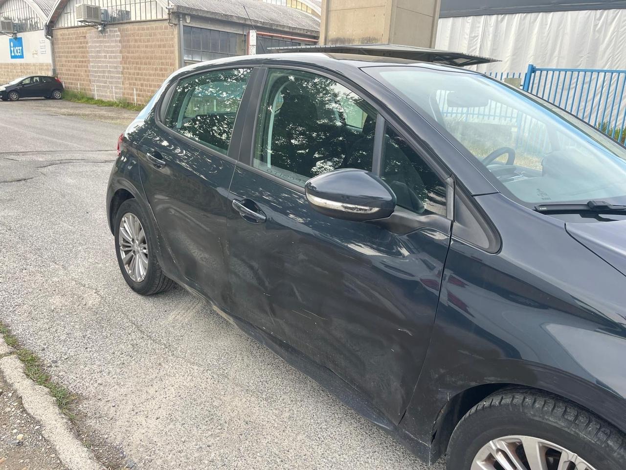 Peugeot 208 PureTech 82 5 porte Allure