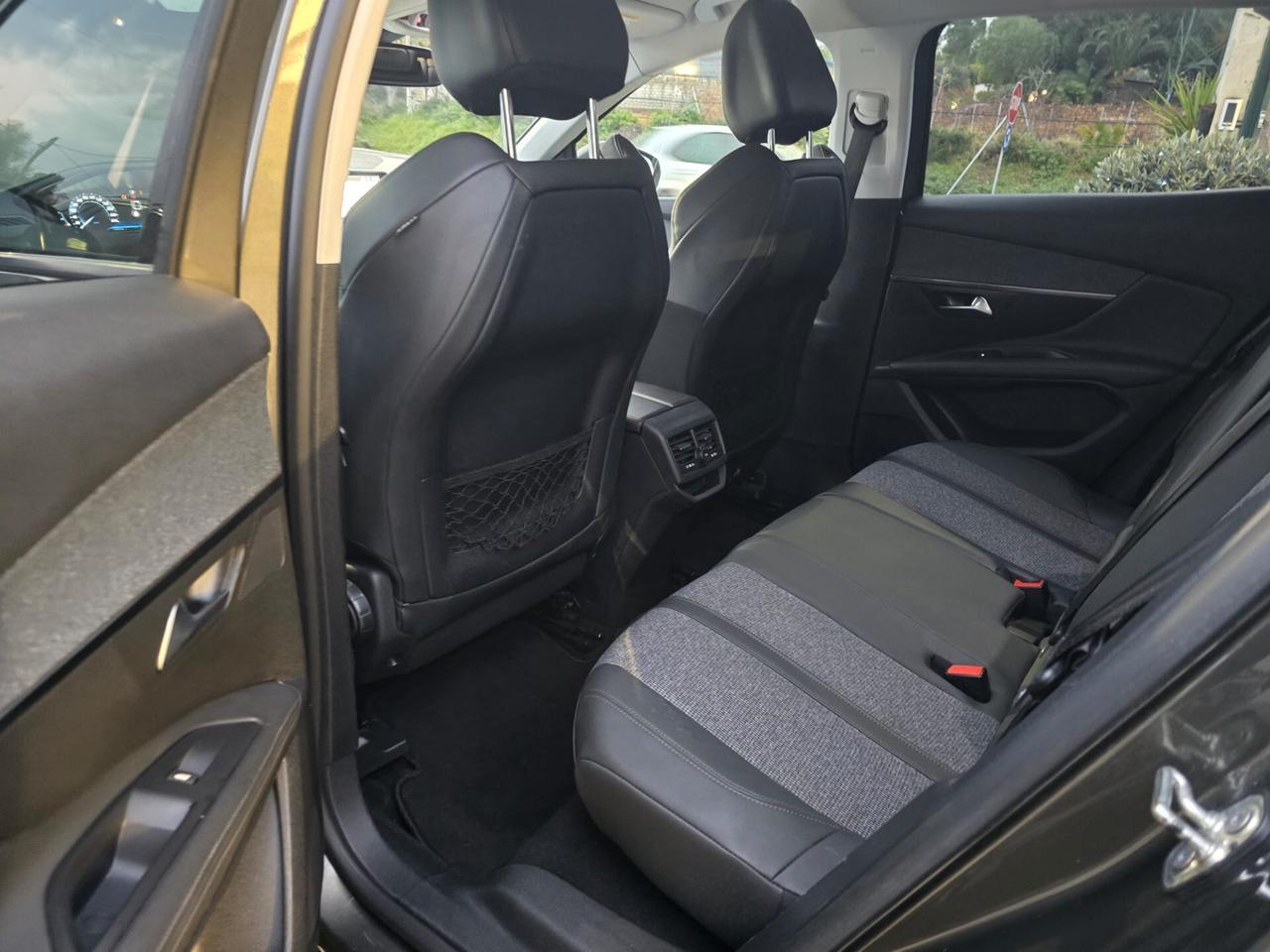 Peugeot 3008 BlueHDi 130 S&S Allure