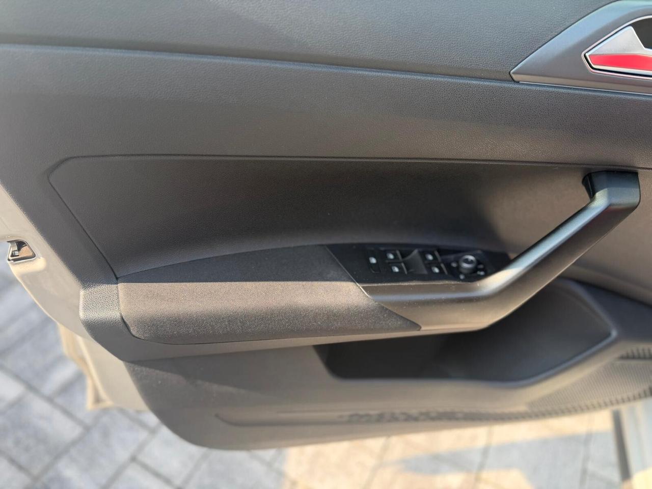 Volkswagen Polo VI 2022 1.0 tsi R-Line 95cv