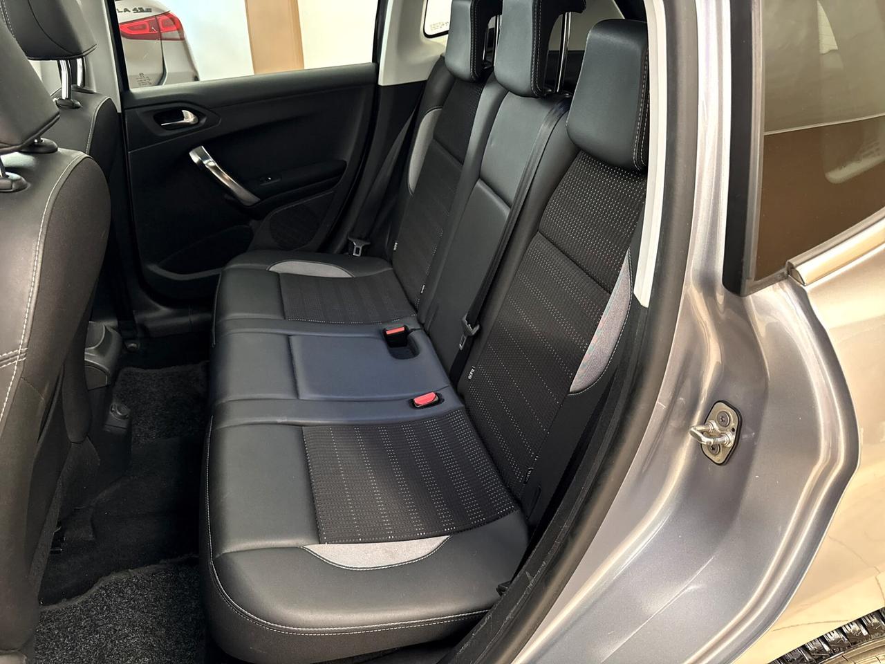 Peugeot 2008 BlueHDi 120 S&S Allure