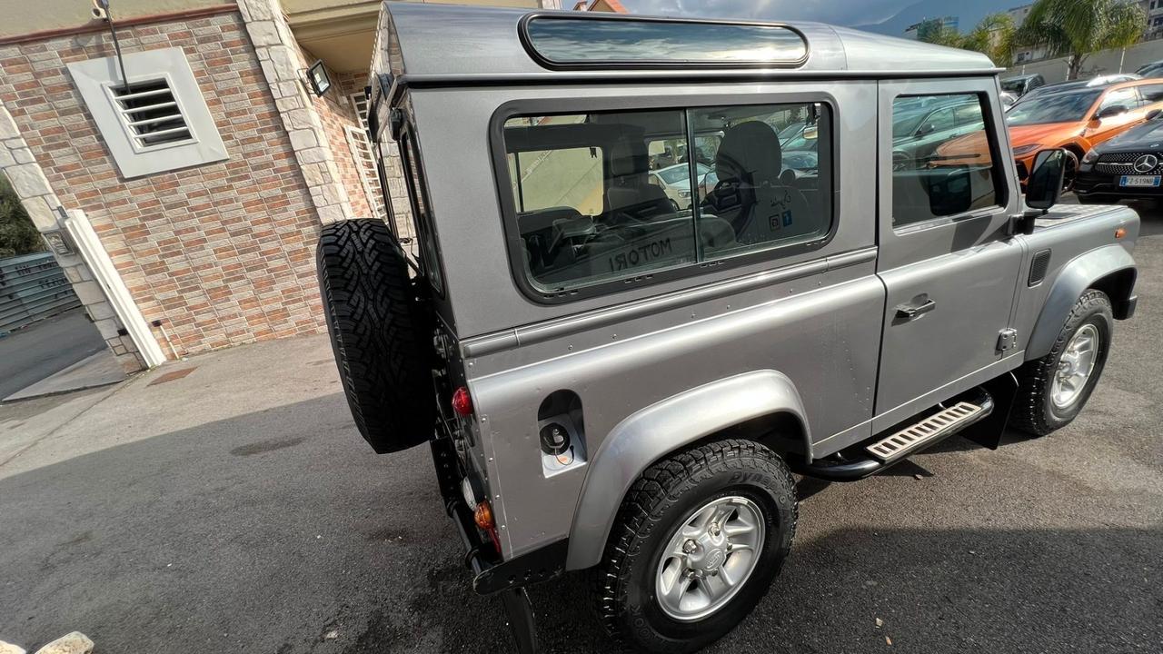 Land Rover Defender 2.2 TDCI 4X4 2012