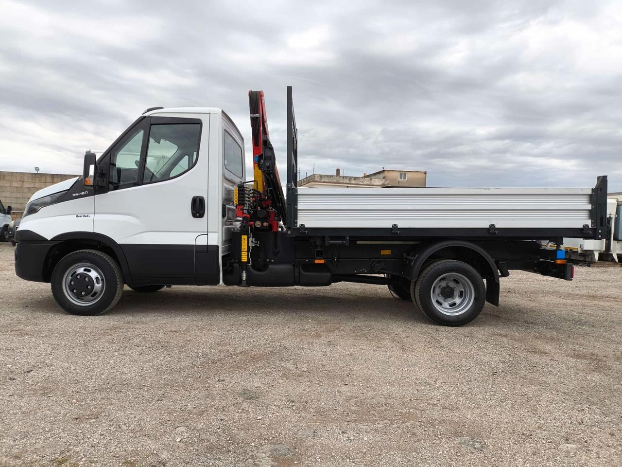 IVECO DAILY 35C16 RIBALTABILE TRILATERALE CON GRU' HC 33 RIF:5224