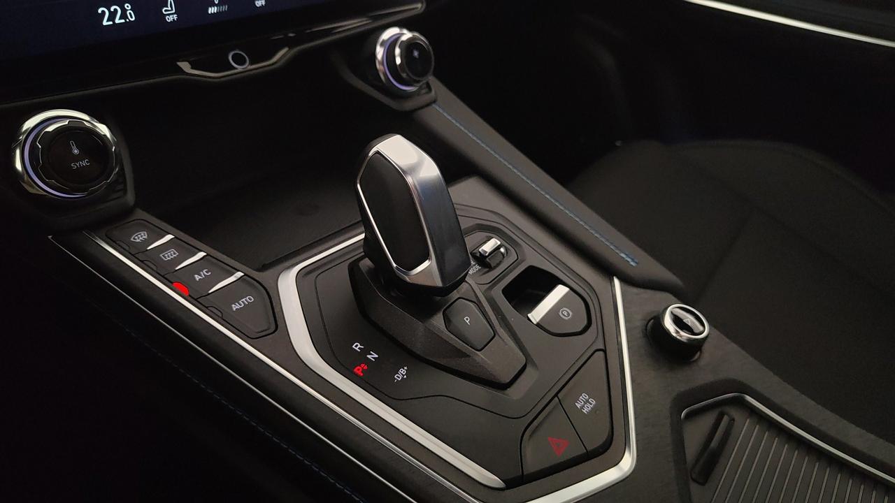 LYNK & CO 01 1.5 td phev auto