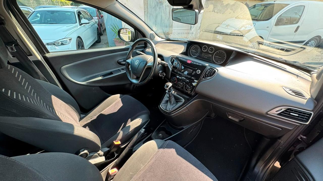 Lancia Ypsilon 1.2 69 CV 5 porte S&S Platinum