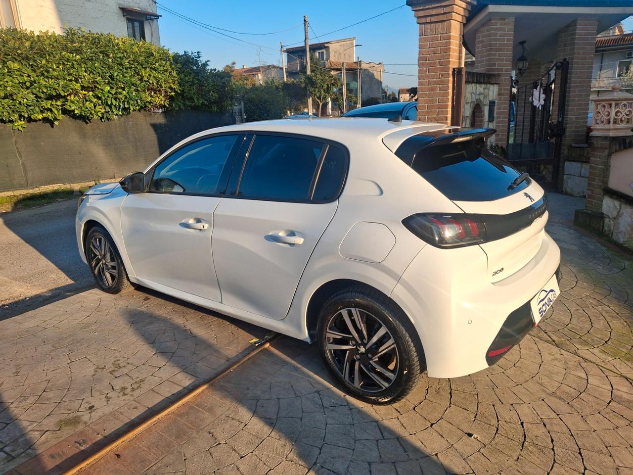 Peugeot 208 PureTech 100 cc 1.2 benz. 5 porte Active Pack automatica neopatentati