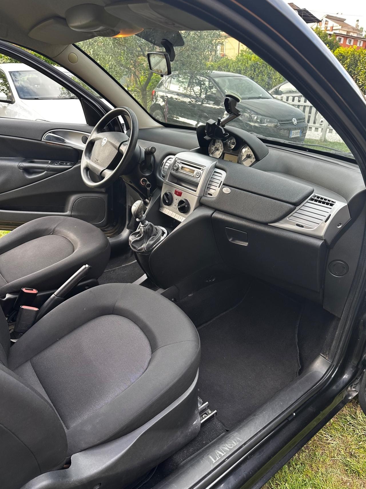Lancia Ypsilon 1.2 69 CV Platinum 80.000km !