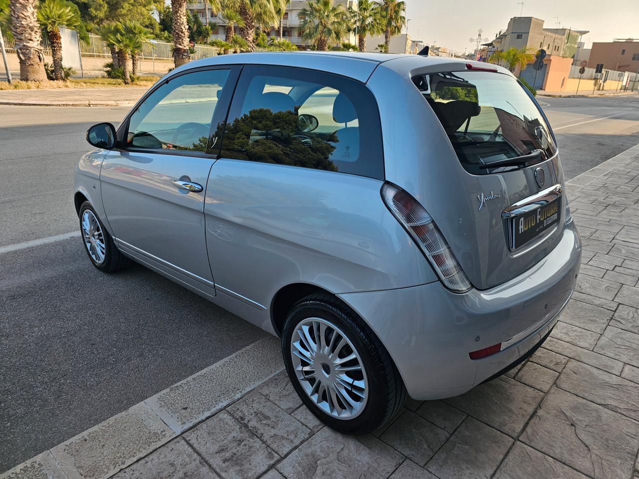 LANCIA YPSION 1.3 MJT 75CV DIVA