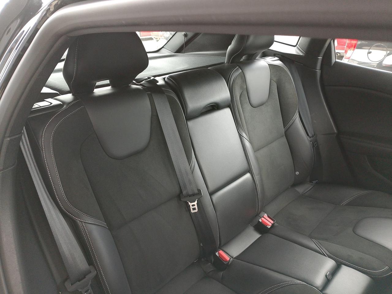 Volvo V40 D2 1.6 Powershift R-design Kinetic