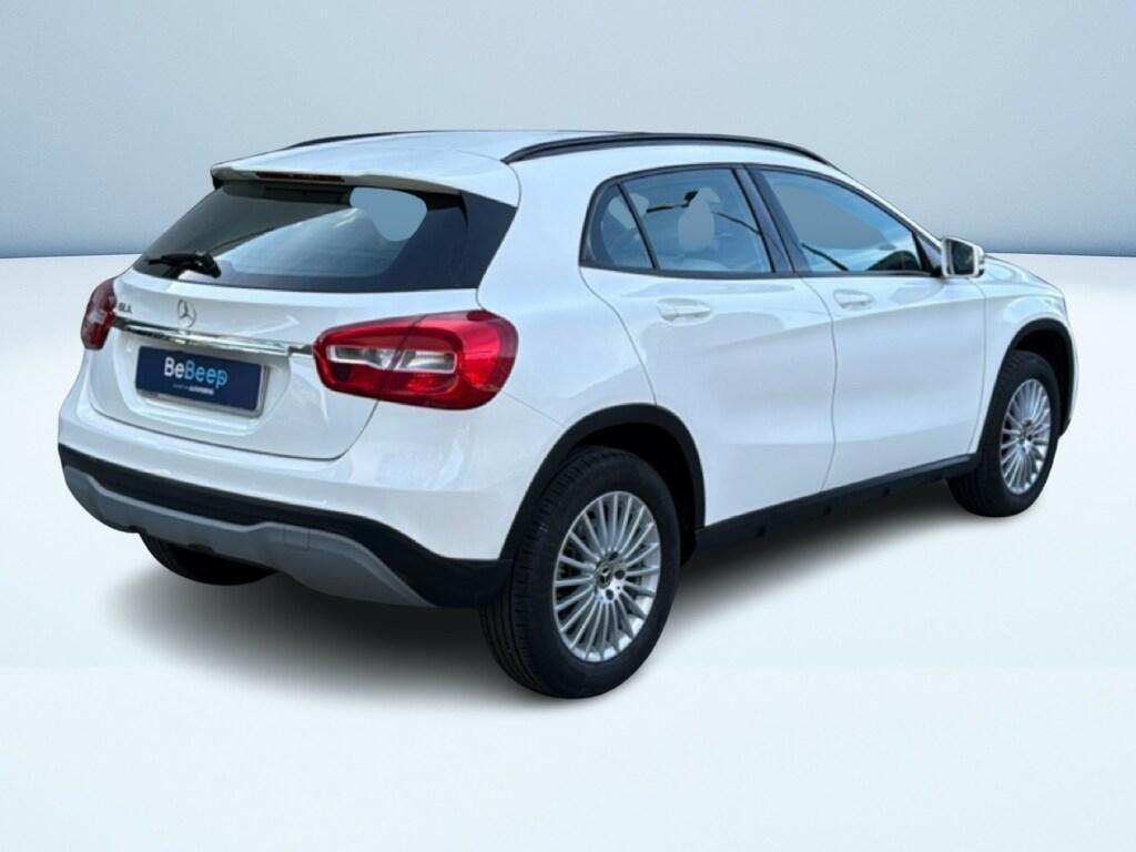 Mercedes GLA 180 180 D Business 7G-DCT