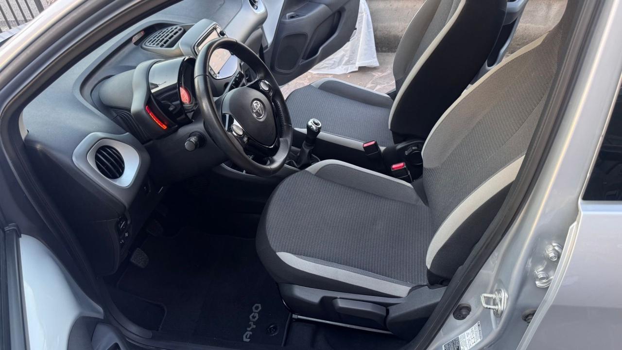 Toyota Aygo Connect 1.0 VVT-i 72 CV 5 porte x-cool MMT