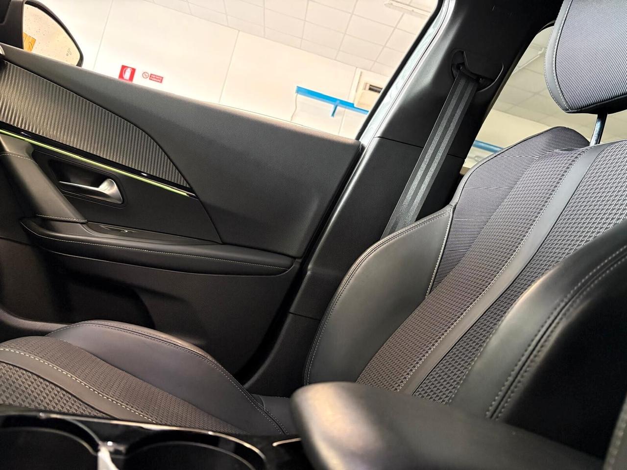 Peugeot 2008 GT motore elettrico 136 CV SPOTICAR