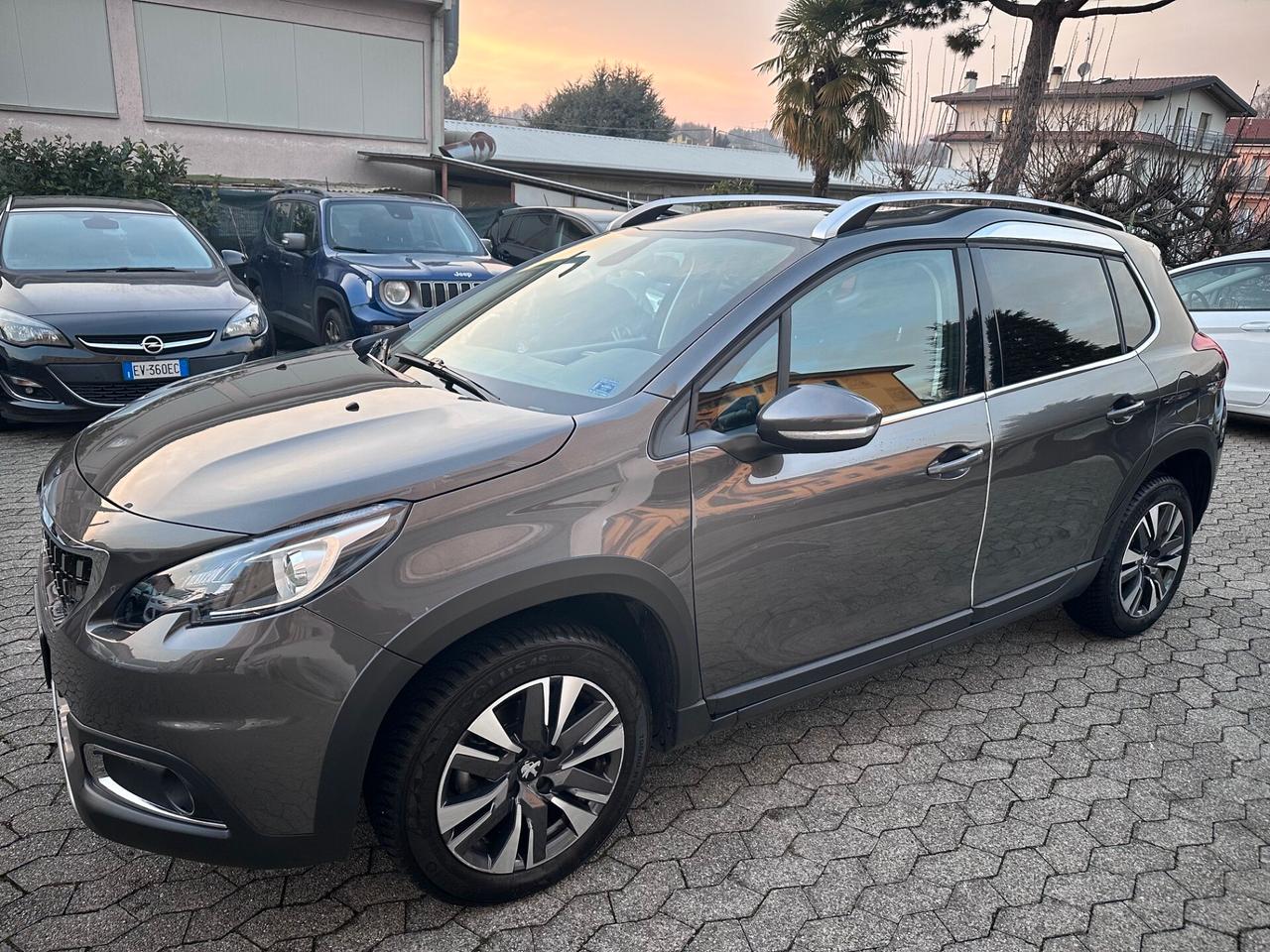 Peugeot 2008 PureTech 82 Allure*EURO6*28.000KM*