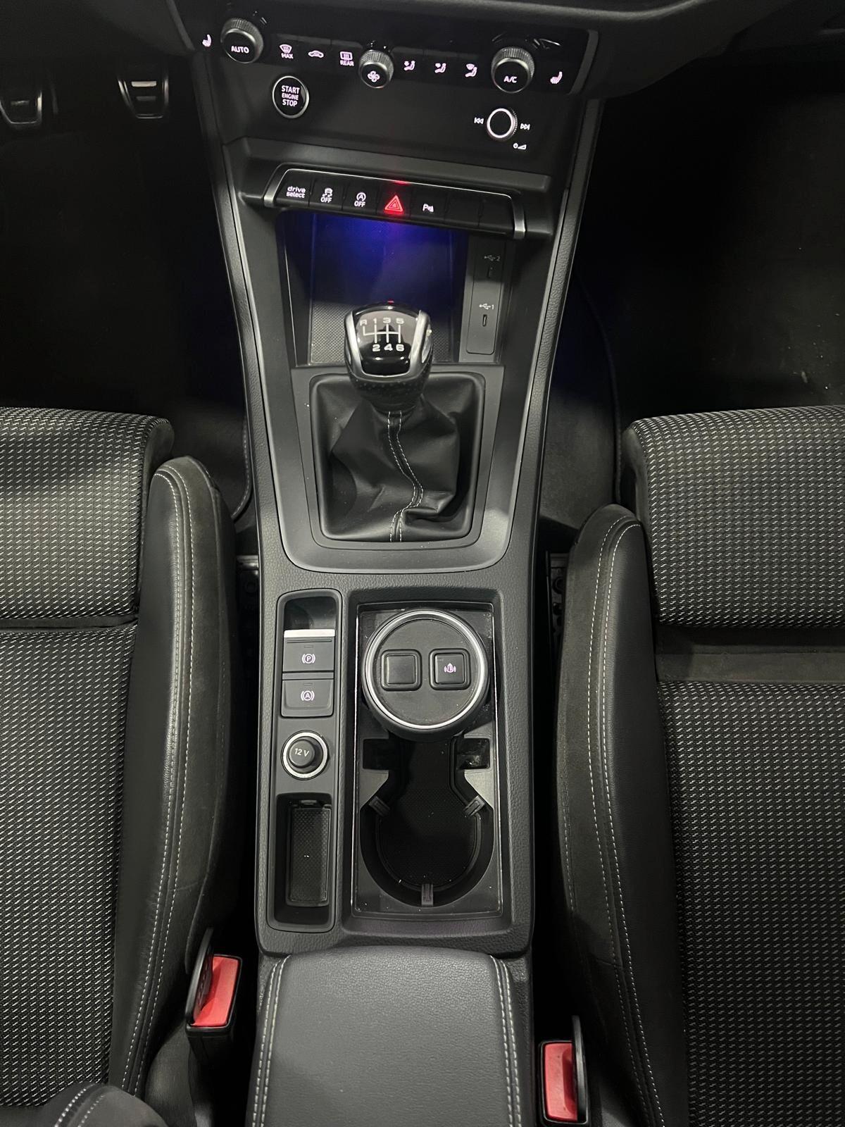 Audi Q3 35 TDI Identity Black