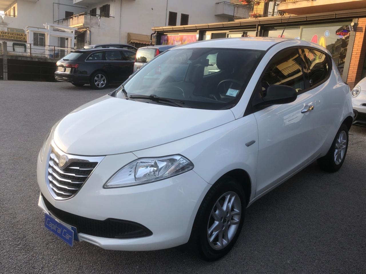 Lancia Ypsilon 0.9 TwinAir 85 CV 5 porte Metano Ecochic Silver