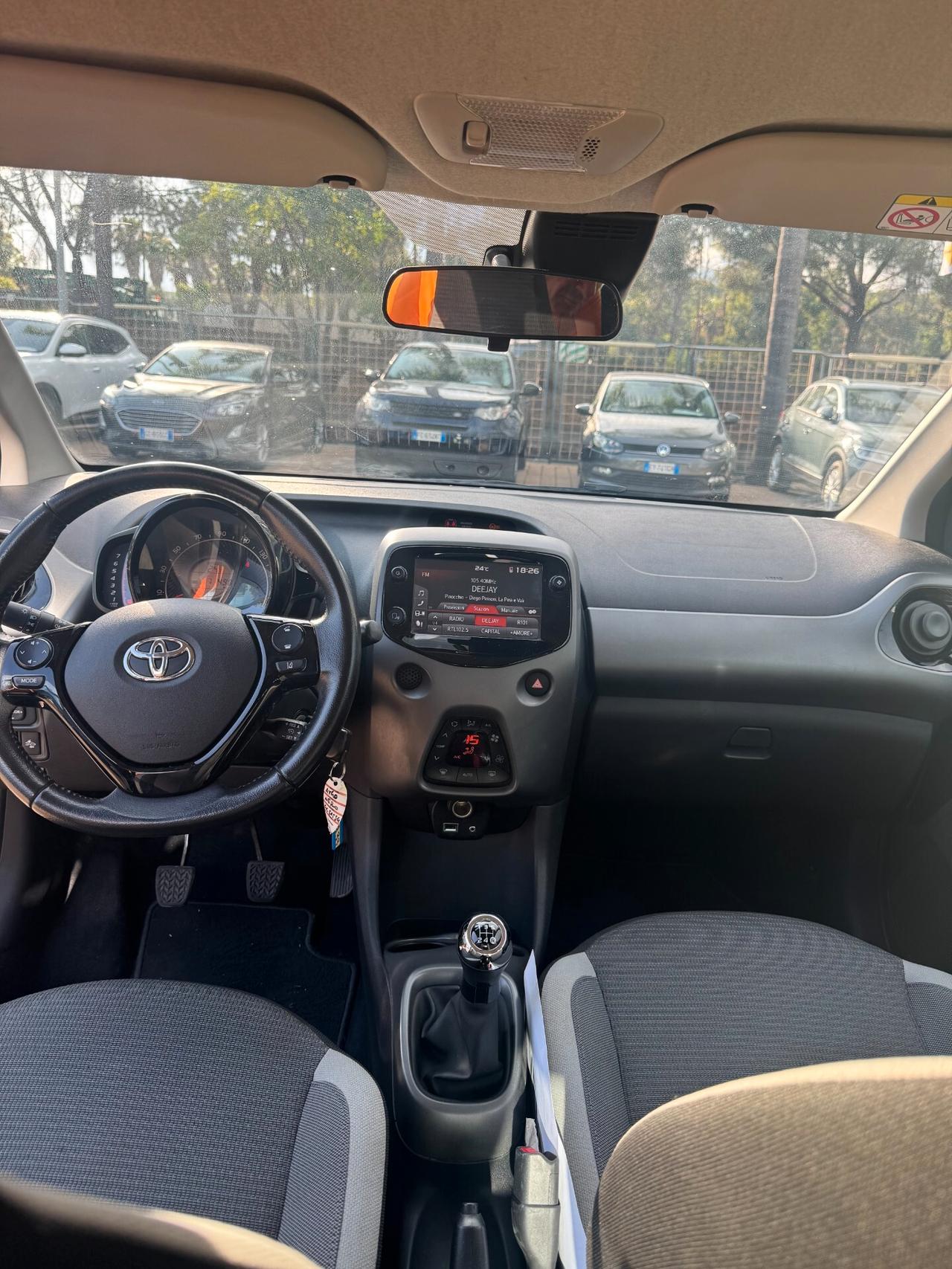Toyota Aygo Connect 1.0 VVT-i 72 CV 5 porte x-clusiv