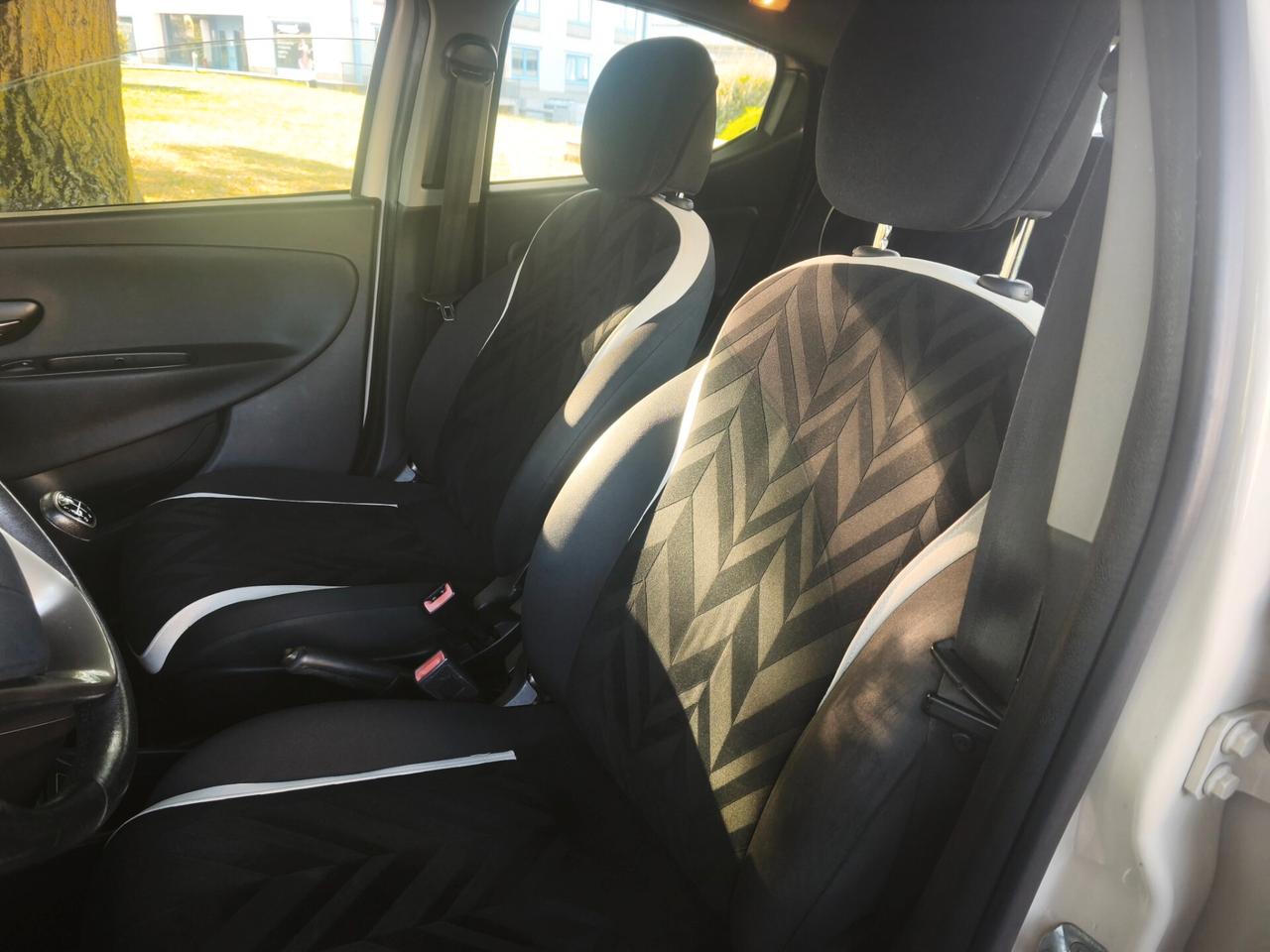Lancia Ypsilon 1.2 69 CV 5 porte Platinum