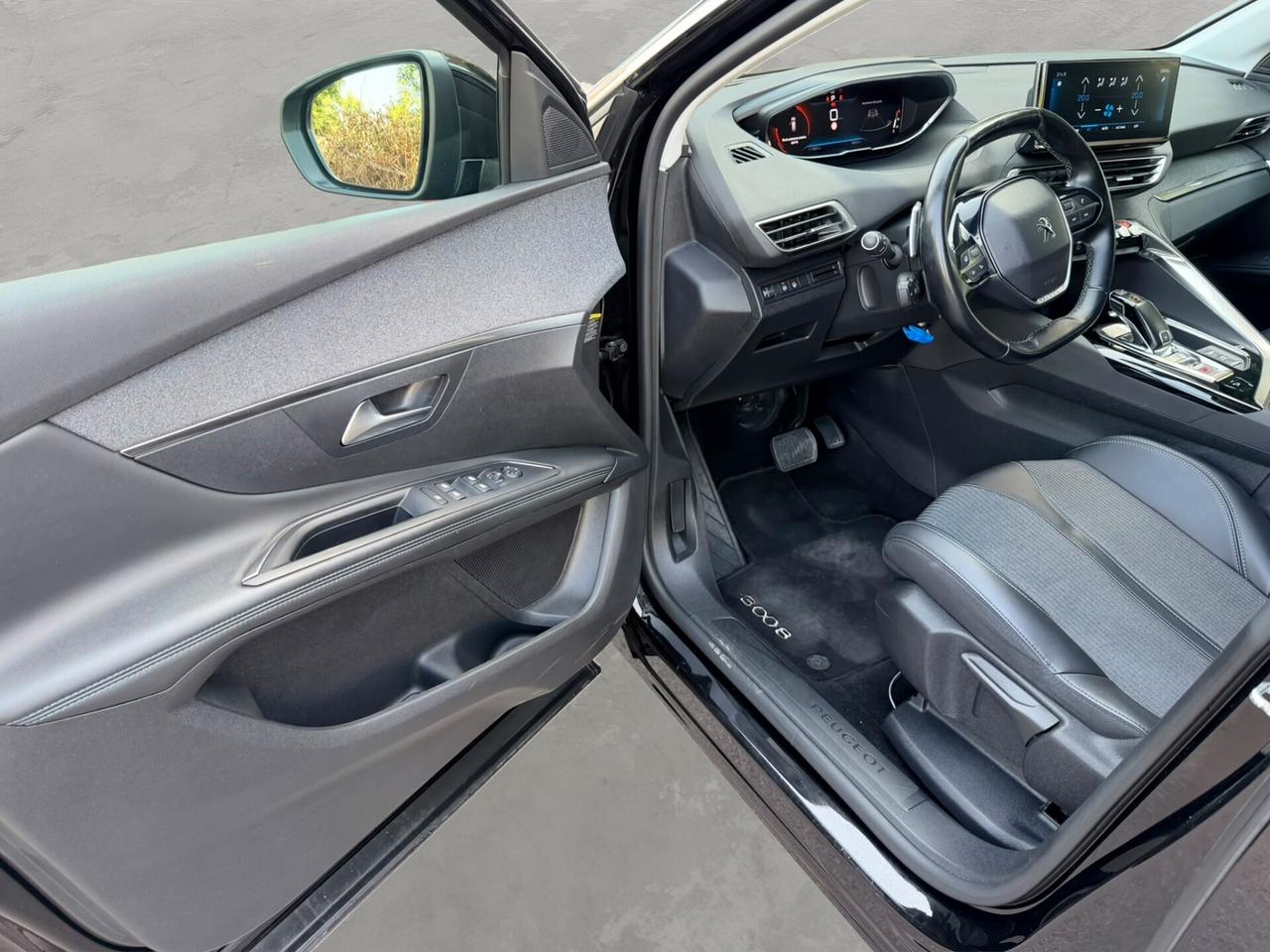 Peugeot 3008 1.5 HDi 130 EAT8 ALLURE - FULL LED/KEYLESS