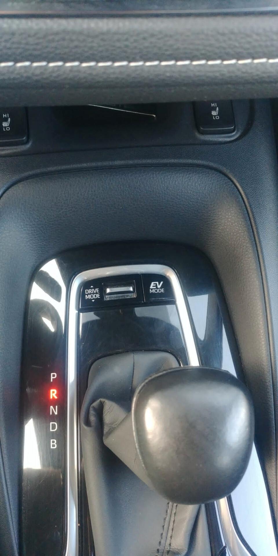 Toyota Corolla HBRID 98cv NEO PATENTATI APPLE CAR PLAY BLUETOOTH CRUISE CERCHI MULTIFUNZIONE