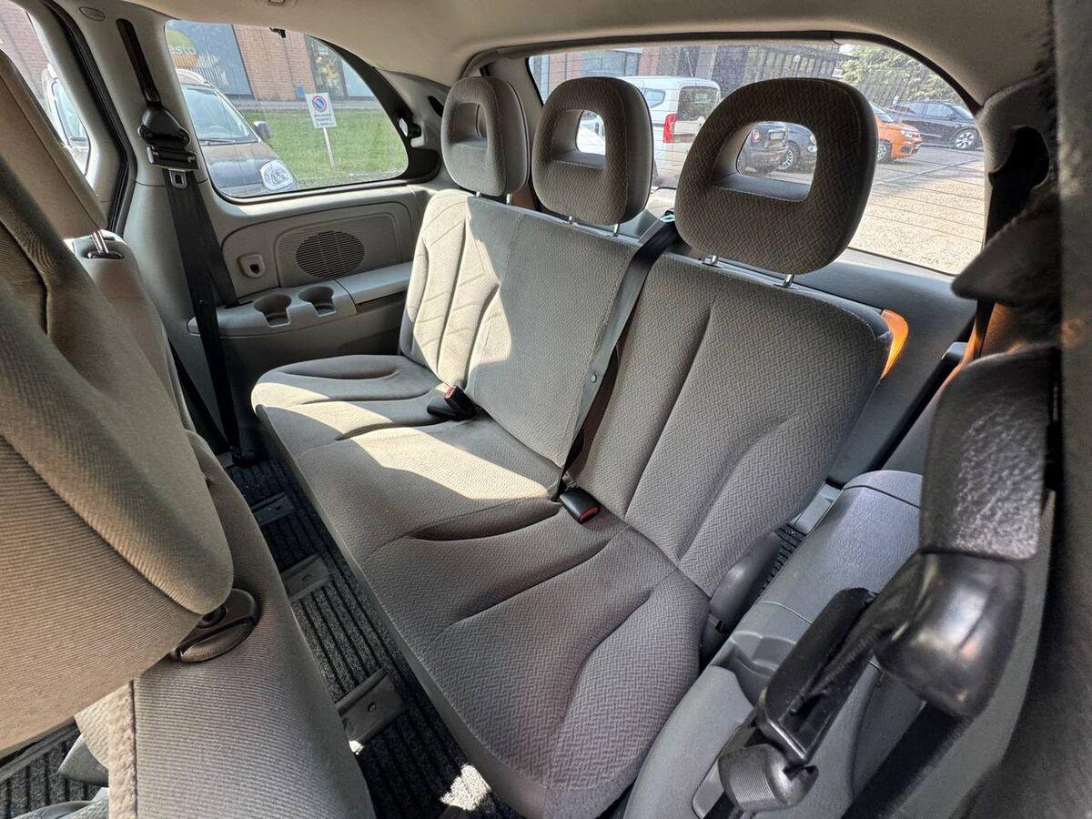 Chrysler Voyager IV 2004 2.8 crd LX Leather