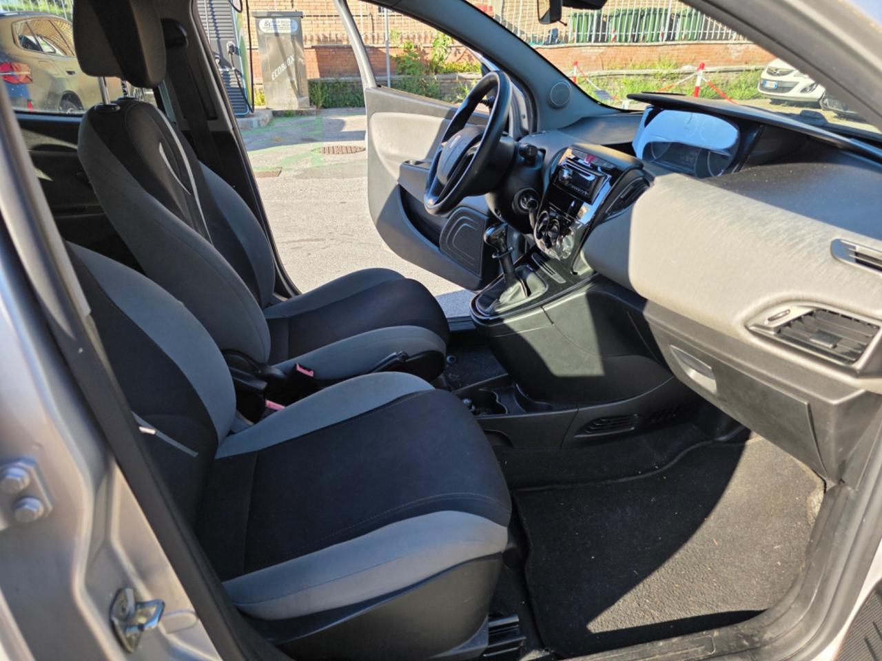 Lancia Ypsilon 1.2 69 CV Unyca