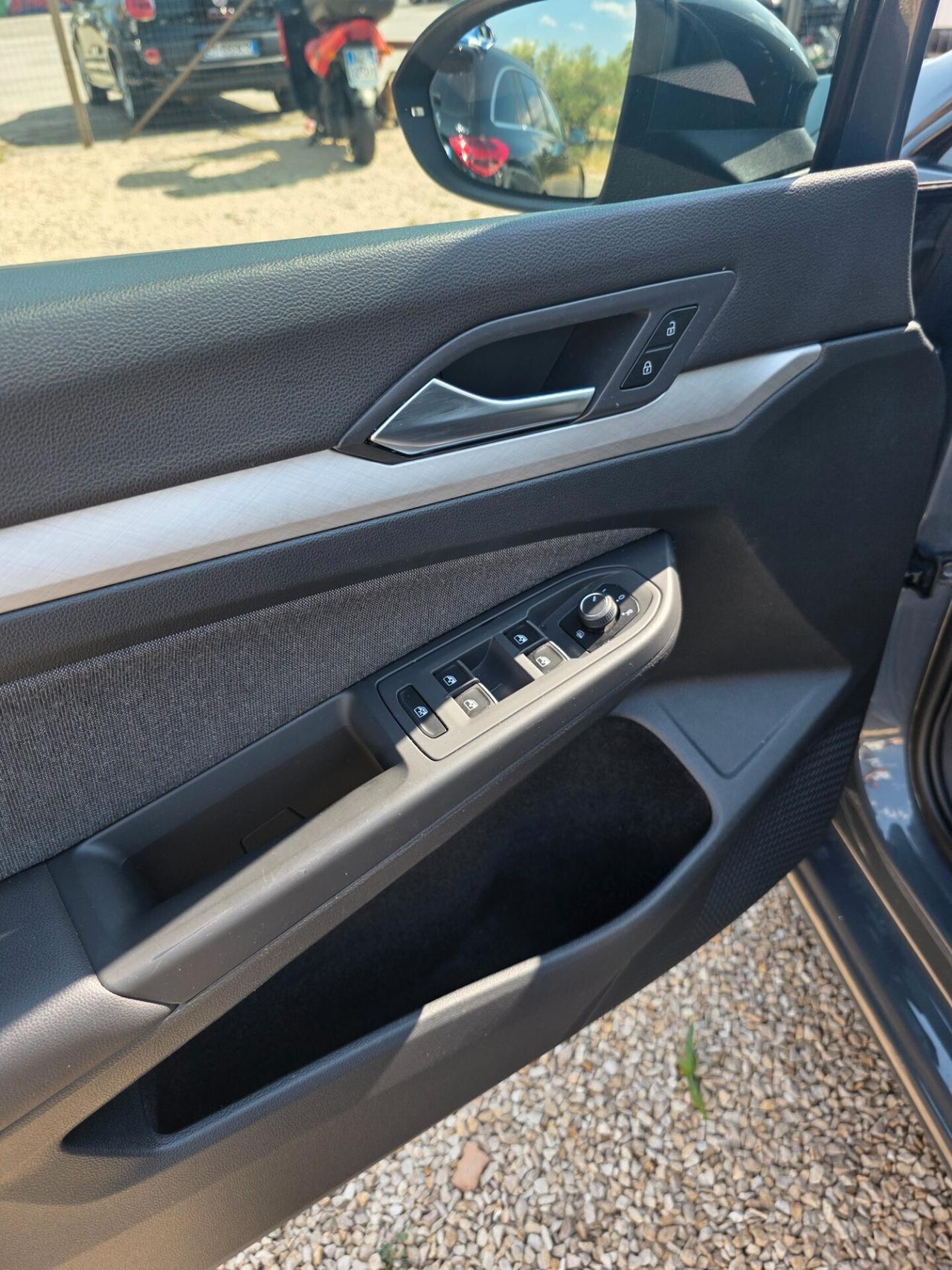 Volkswagen Golf 1.0 eTSI EVO DSG Life