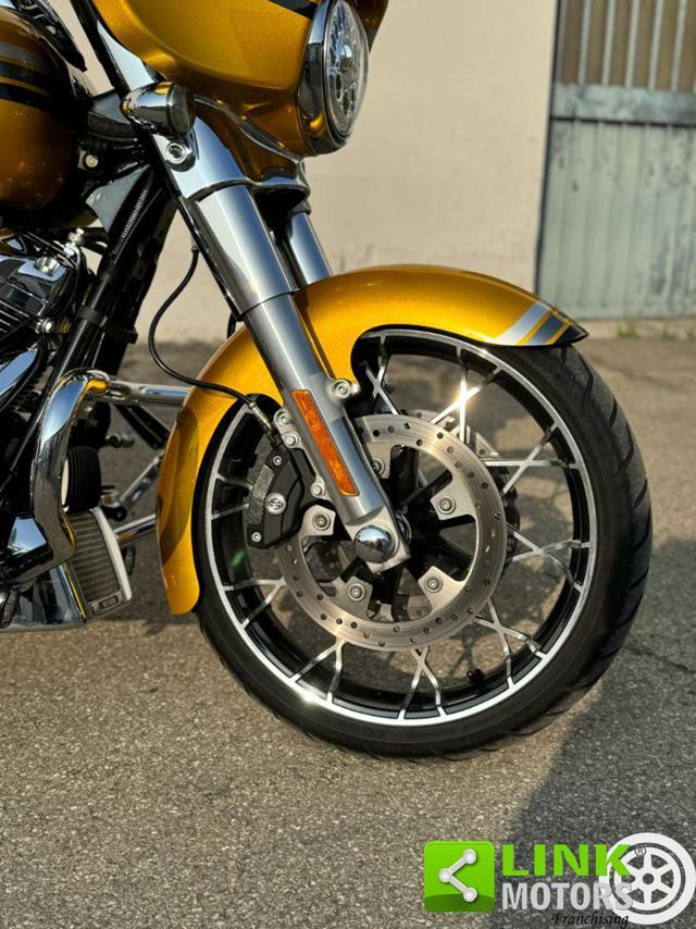 HARLEY-DAVIDSON FLHX Street Glide Special Custom FLHXS