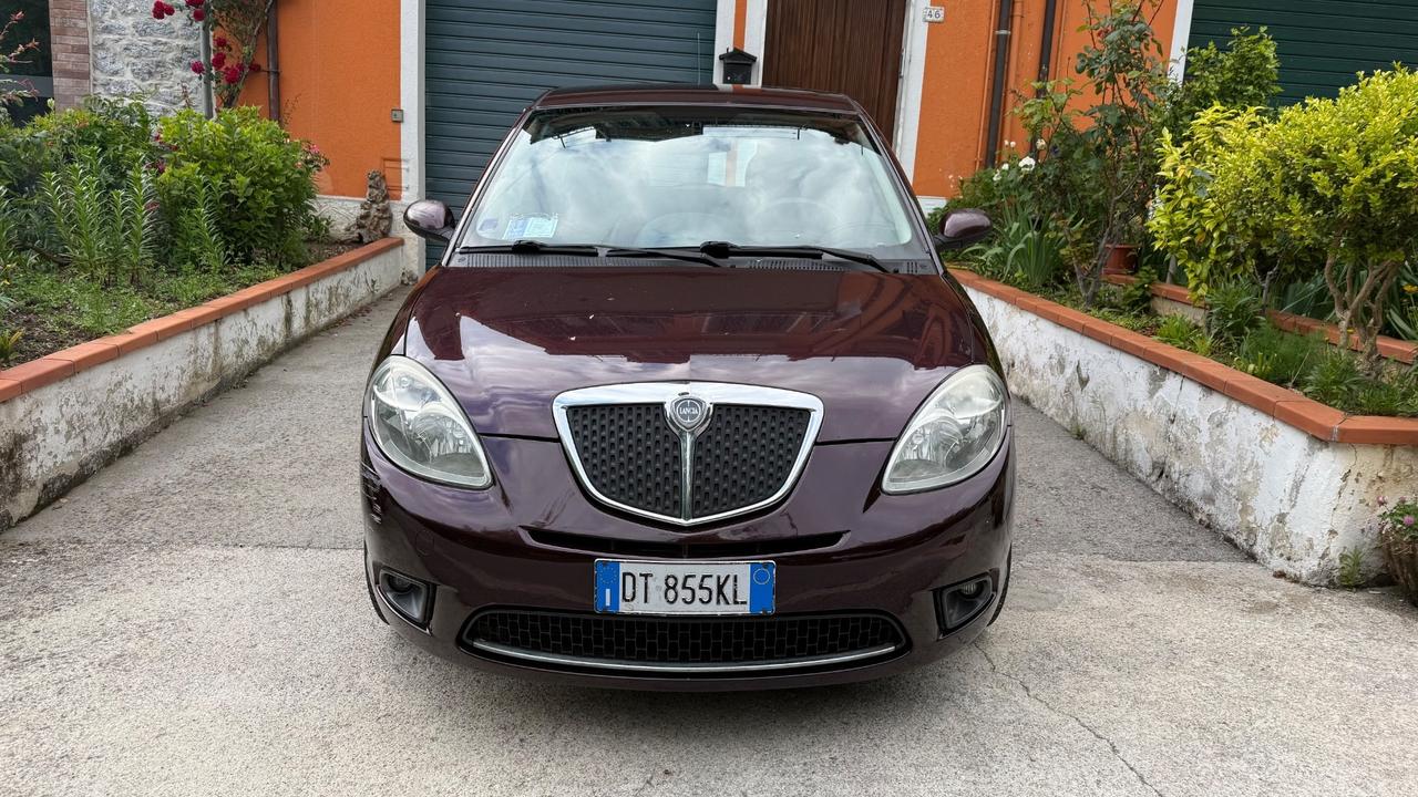 Lancia Ypsilon 1.3 MJT 75 CV Argento