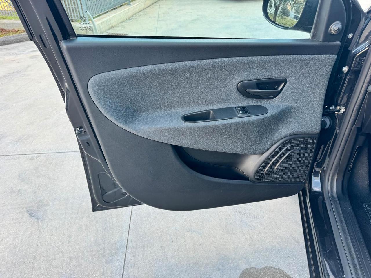 Ypsilon 1.0 FireFly 5 porte S&S Hybrid Silver