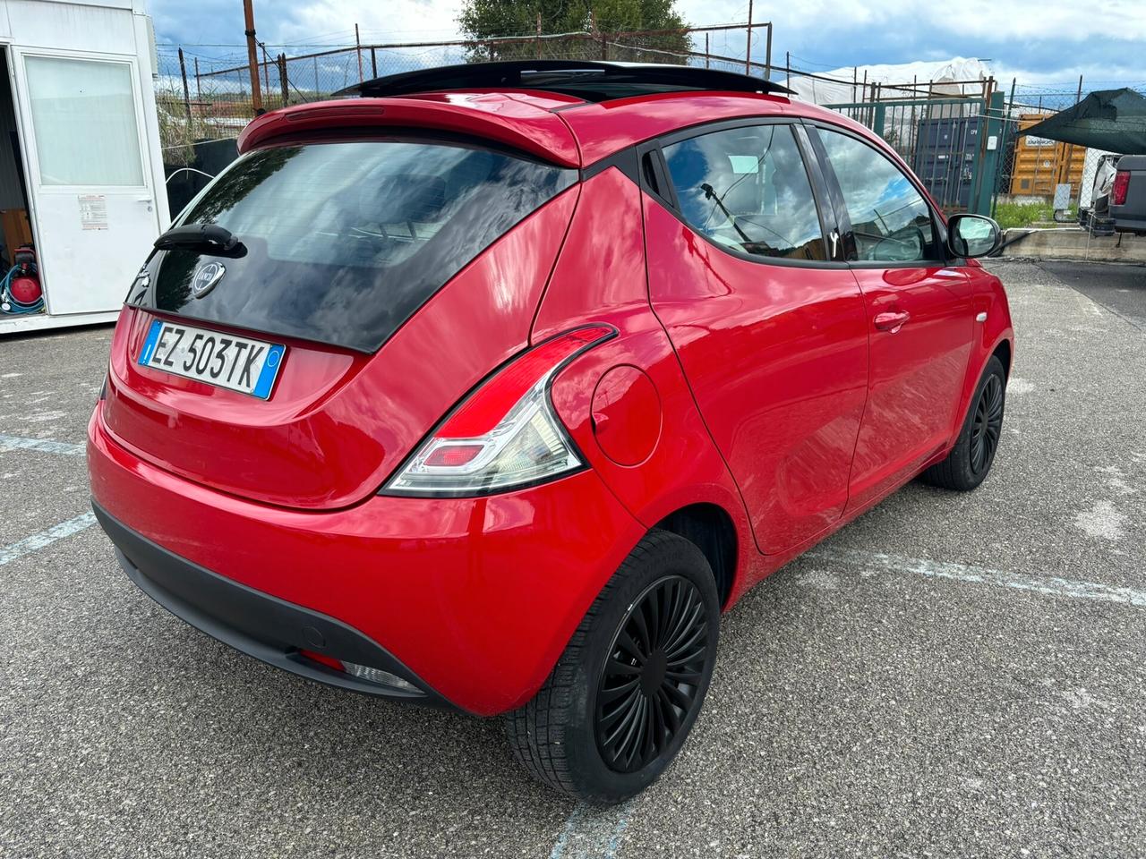 Lancia Ypsilon 1.2 69 CV 5 porte TETTO APRIBILE OK NEOPATENTATI