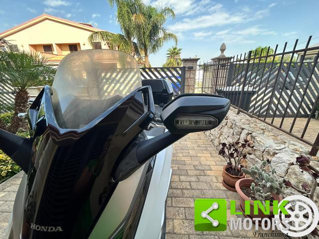 HONDA Forza 300 .
