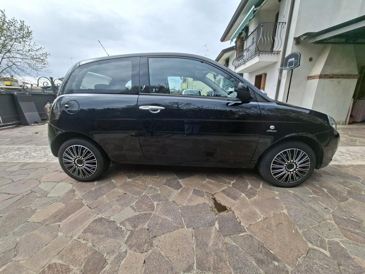 Lancia Ypsilon 1.2 69 CV 3 porte S&S Gold