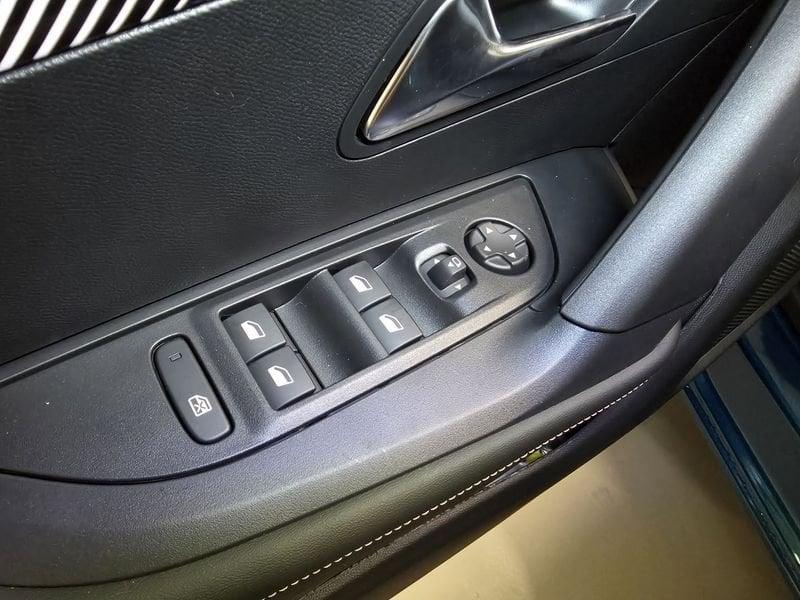 Peugeot 2008 2008 Hybrid 145 e-DCS6 Allure