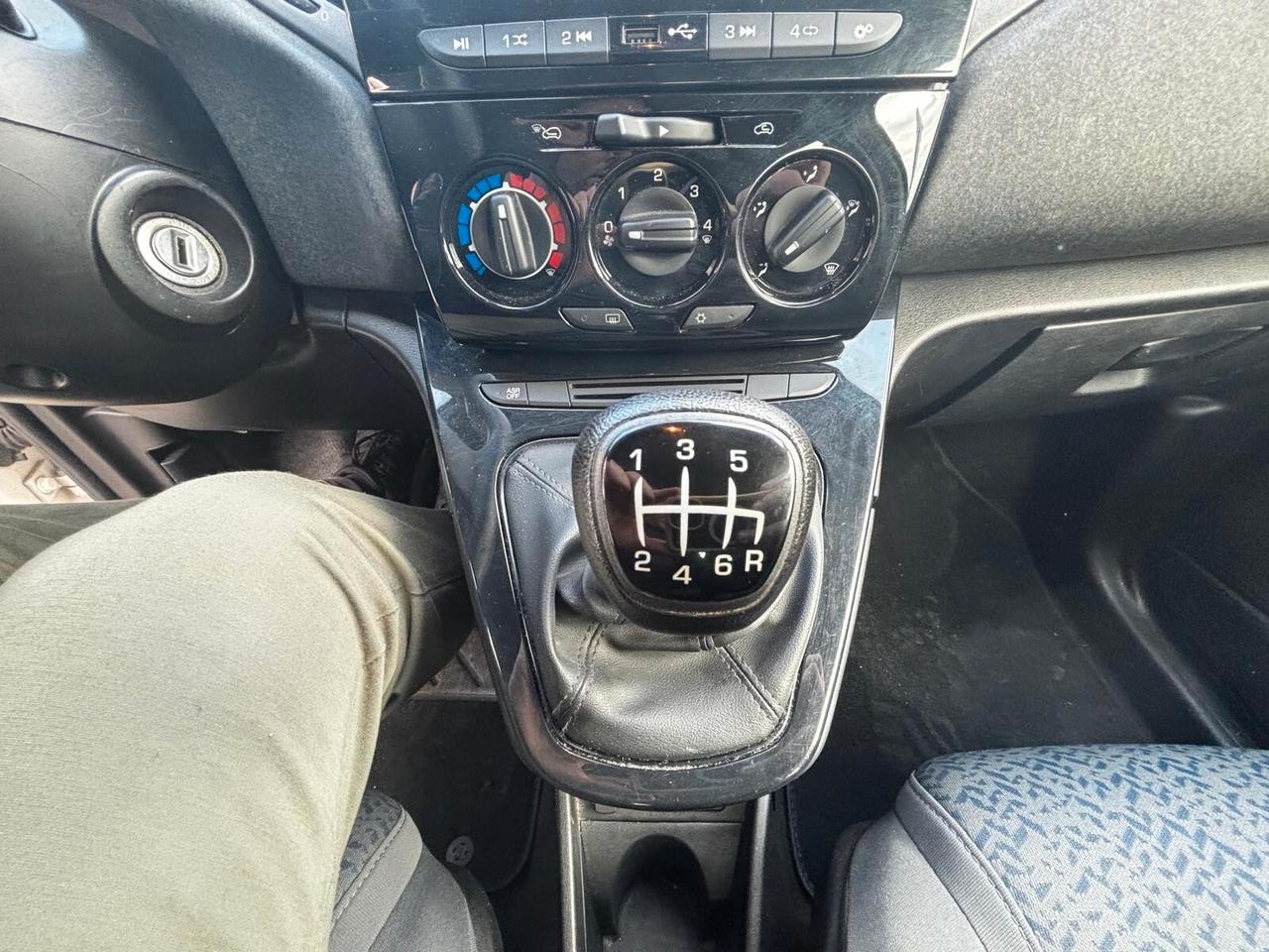 Lancia Ypsilon 1.0 FireFly 5 porte S&S Hybrid Ecochic Silver