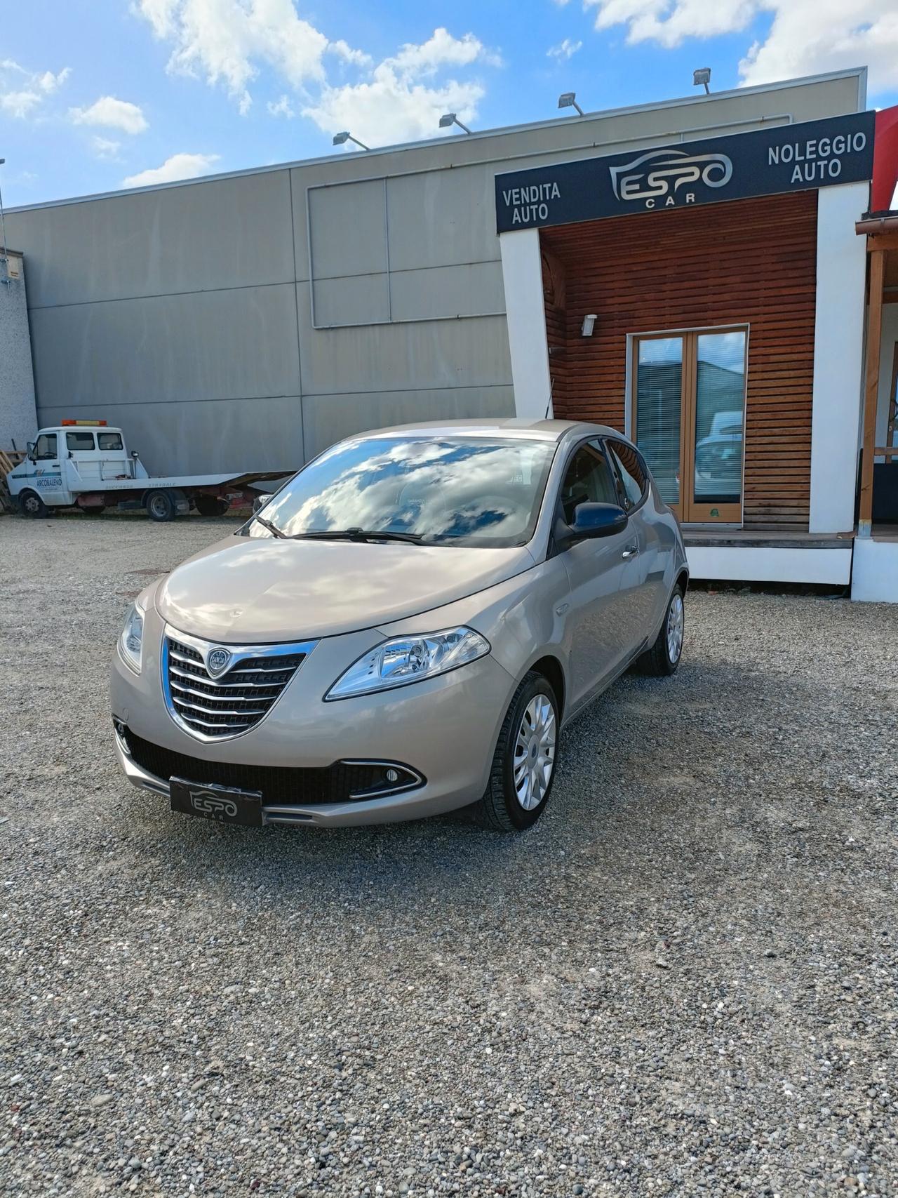 Lancia Ypsilon 1.2 69 CV 5 porte GPL Ecochic Silver