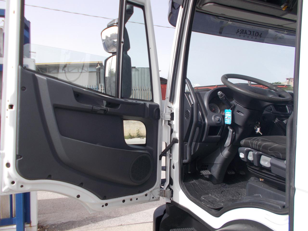 Iveco 120e25 2011 furgone mt.820 e.5