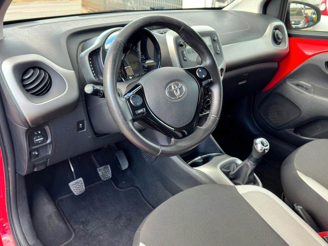 Toyota Aygo 1.0 VVT-i 69 CV 5 porte x-cool TSS