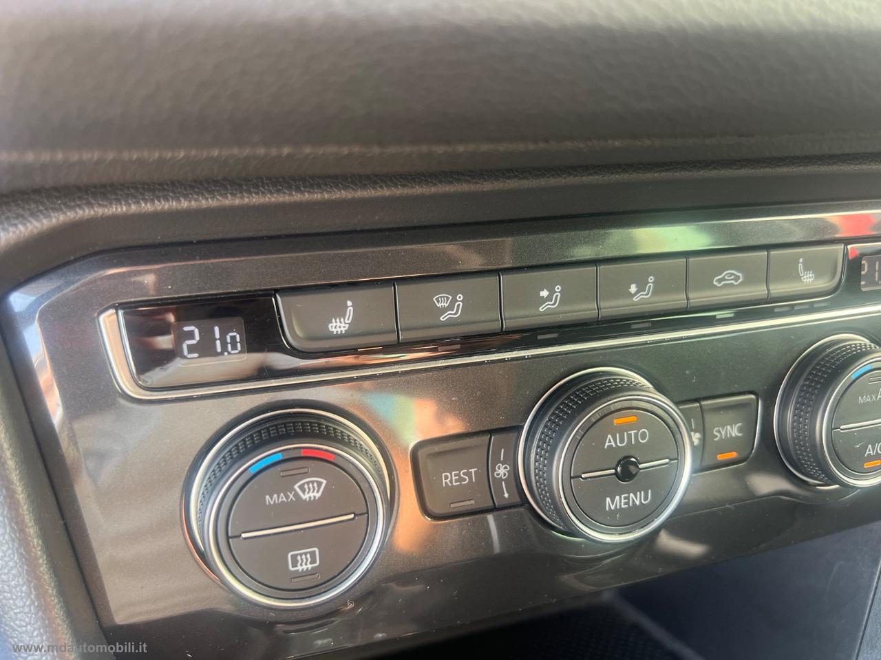 VOLKSWAGEN Tiguan 2.0 TDI DSG Executive BMT VIRTUAL CAMERA NAVI LED