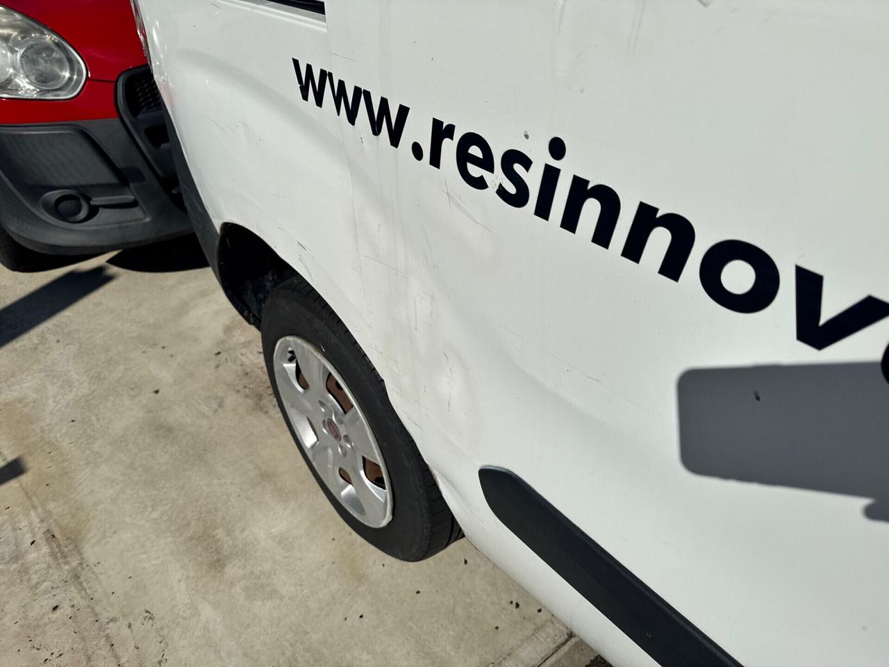 FURGONE FIAT DOBLO DA RIPARARE